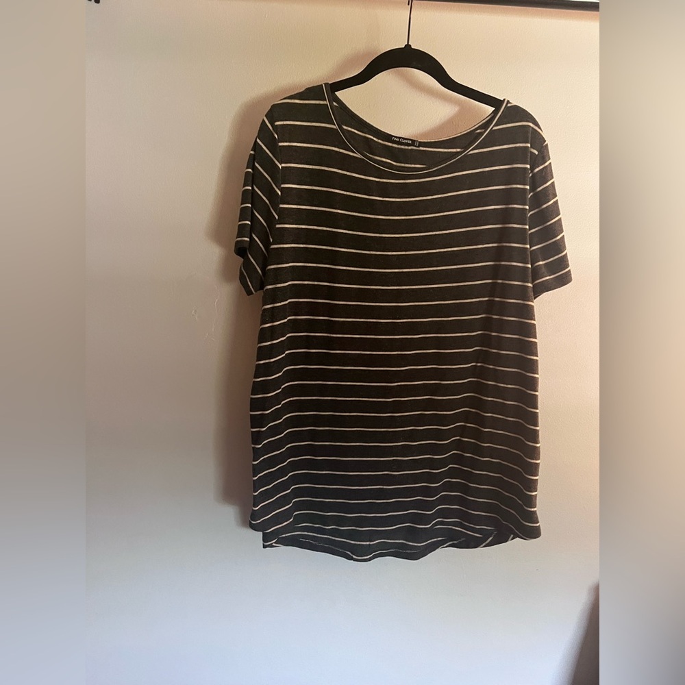 Pink Clover Black & White Striped Button-Back Tee (Size Large